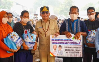 Ringankan Beban Warga, Gubernur Agustiar Sabran Salurkan Bantuan di Kalampangan