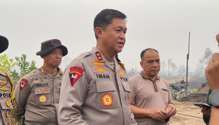 Kapolda Kalteng dan Aslog Kapolri Pantau Pemadaman Karhutla di Palangka Raya