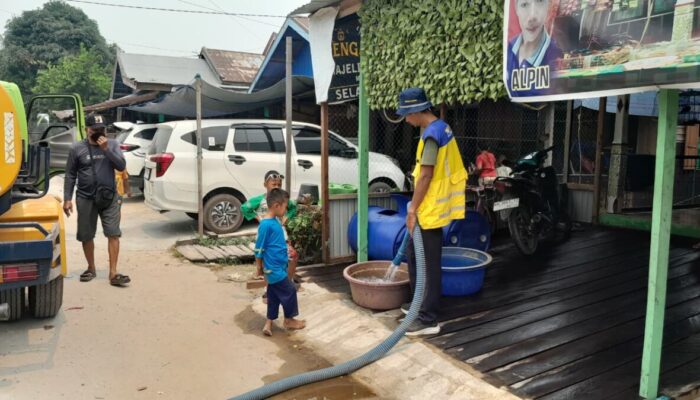 Saat Kemarau Melanda, Pemprov Kalteng Salurkan 1,7 Juta Liter Air Bersih untuk Warga