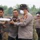 Satgas Aman Nusa II Dinginkan Lahan Bekas Karhutla di Jalan Mahir Mahar