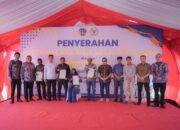 40 Warga Berpenghasilan Rendah di Banjar Terima Sertipikat Tanah dari Wamen Ossy
