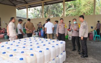 Polda Kalteng Produksi 1.607 Jerigen X-Fire untuk Bantu Padamkan Karhutla