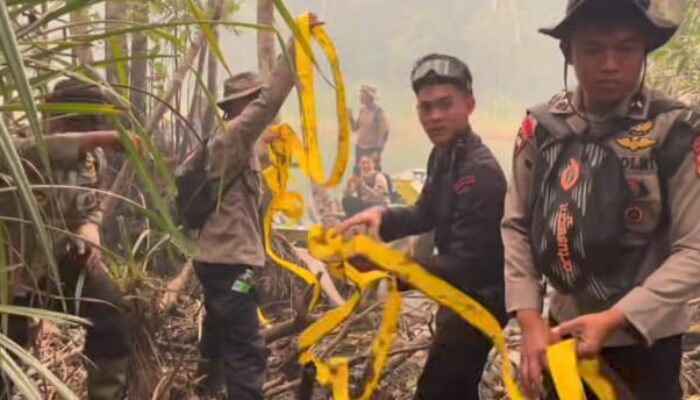 Brimob Kalteng Berjibaku Padamkan Karhutla di Taman Nasional Tanjung Puting