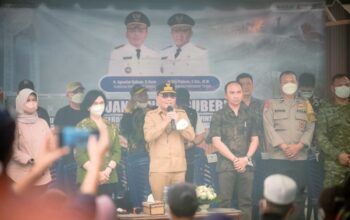 Warga Tanjung Pinang Sambut Antusias Bantuan Pangan dan BLT KHBS dari Pemprov Kalteng