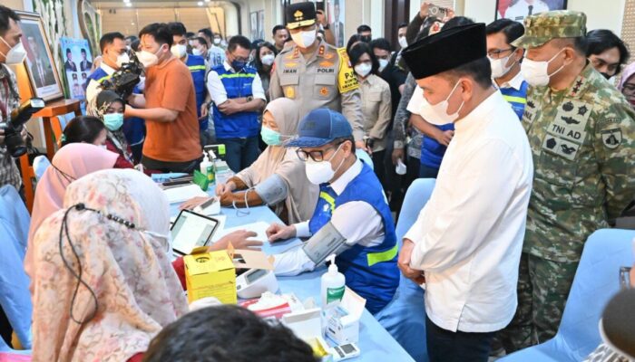 Pastikan Warga Tetap Sehat di Tengah Kabut Asap, Agustiar Sabran Dampingi Menkes
