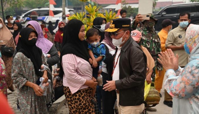 Pemprov Kalteng Distribusikan Bantuan Pangan hingga Air Bersih untuk Warga Terdampak Karhutla di Kobar
