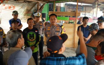 Sambangi Tukang Ojek dan Becak di Buntok, Kapolres Barsel Ajak Warga Cegah Karhutla