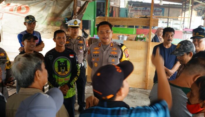 Sambangi Tukang Ojek dan Becak di Buntok, Kapolres Barsel Ajak Warga Cegah Karhutla