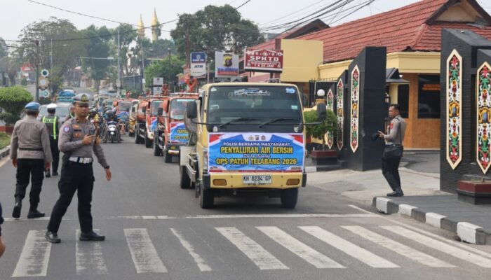 Warga Pangkalan Bun Kesulitan Air Bersih Imbas Kemarau, Kapolda Kalteng Kirim 10 Truk