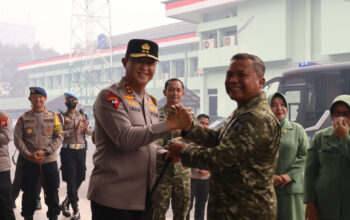 Perkuat Sinergi TNI-Polri, Kapolda Kalteng Beri Kejutan di HUT ke-81 TNI