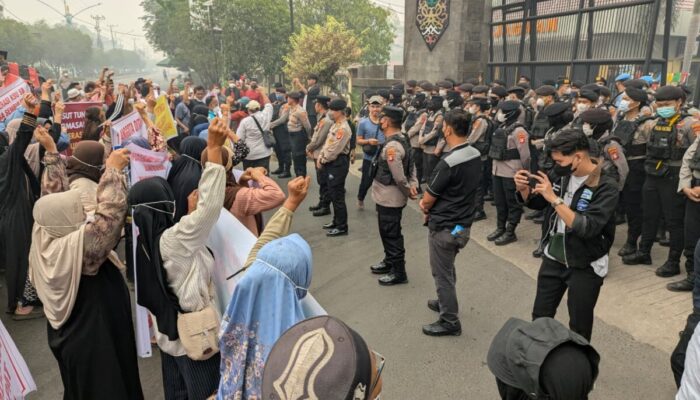 Jaga Kamtibmas, Polresta Palangka Raya Kawal Aksi Damai di Mapolda Kalteng