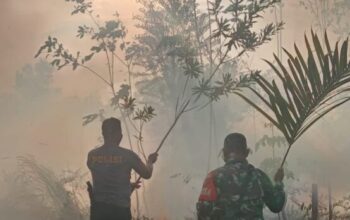 Polsek Rakumpit Padamkan Karhutla di Lahan Semak Belukar Seluas 0,5 Hektare