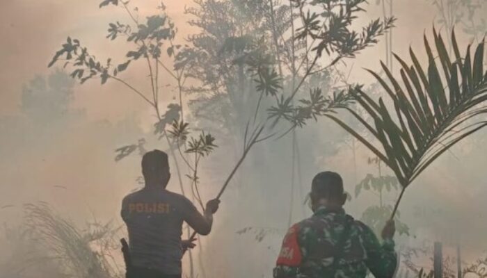 Polsek Rakumpit Padamkan Karhutla di Lahan Semak Belukar Seluas 0,5 Hektare