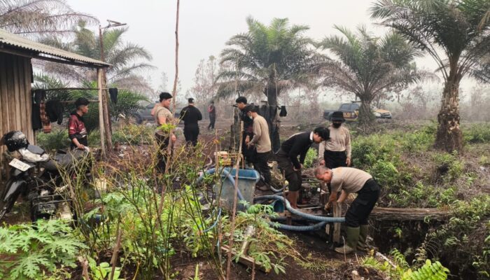 Karhutla Lahap 6 Hektare Lahan Gambut di Bukit Tunggal, Polisi Berjibaku Padamkan Bara