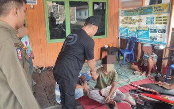 Respons Aduan Warga, Satpol PP Kobar Dampingi ODGJ Jalani Pemeriksaan Medis