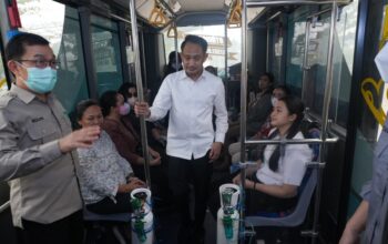 Bantu Warga Hadapi Kabut Asap, Wali Kota Palangka Raya Pantau Bus Oksigen Gratis